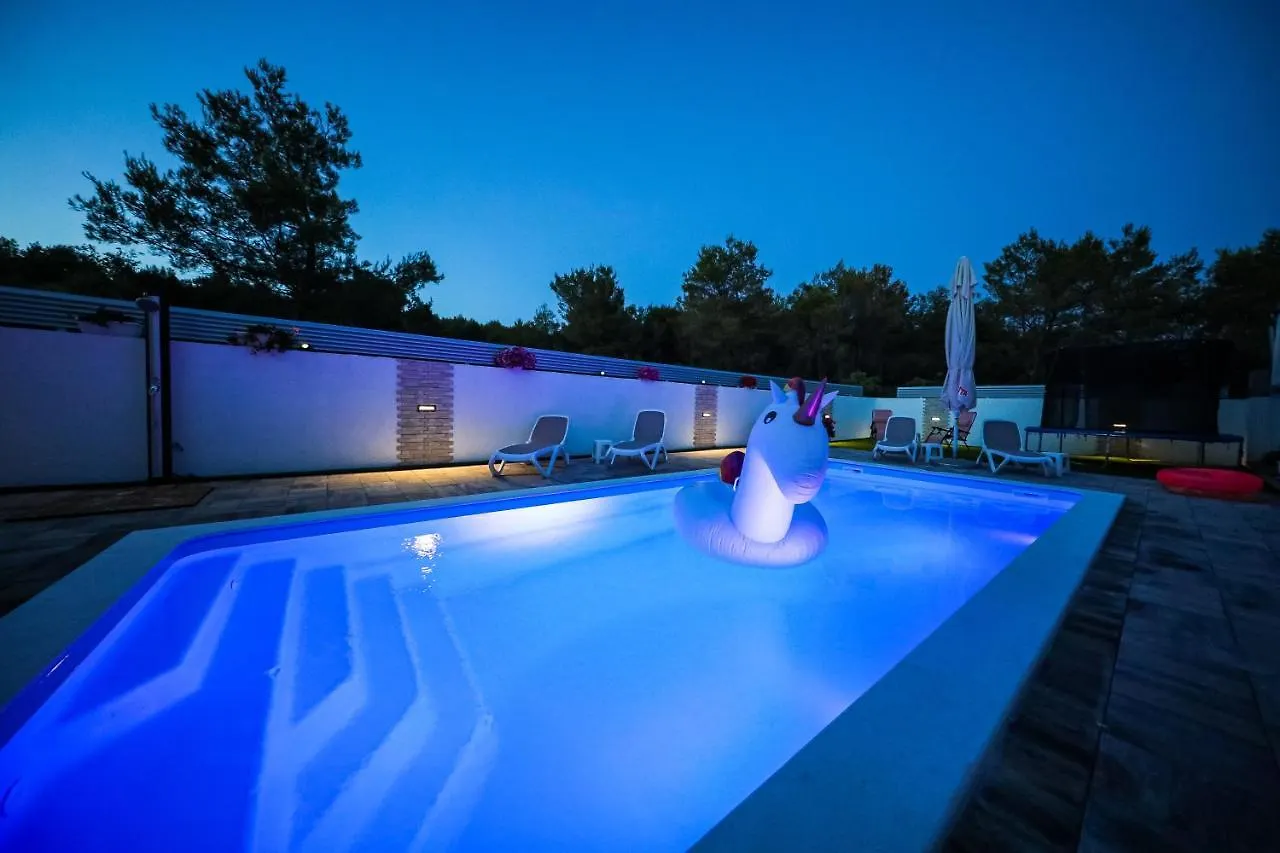 Anai Serenity Apartment , Private Heated Pool And Hot Tub Sukošan